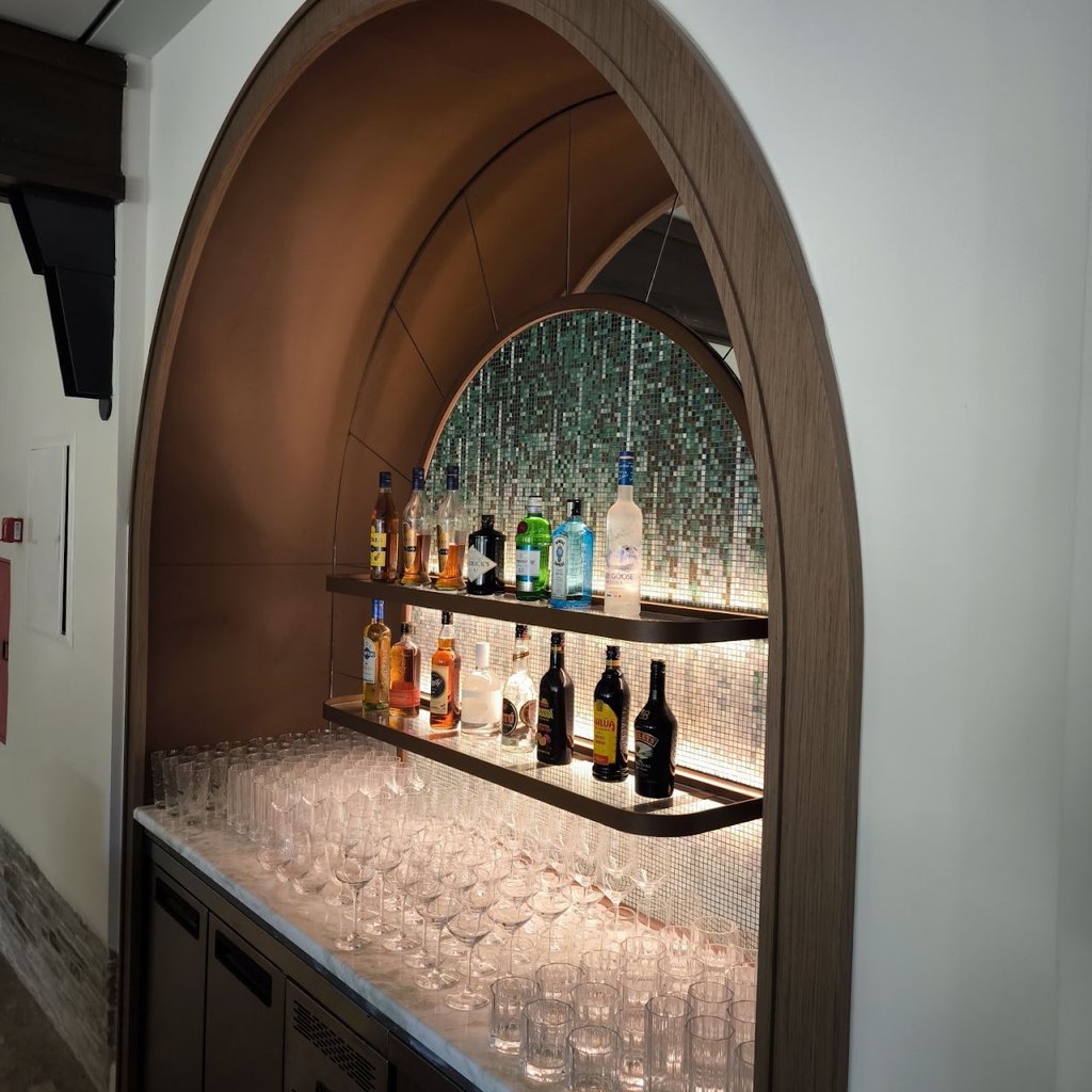 Μεταλλικό DayBar σε καμάρα με καθρέπτη extraclear ηλεκτροστατική βαφή AkzoNobel