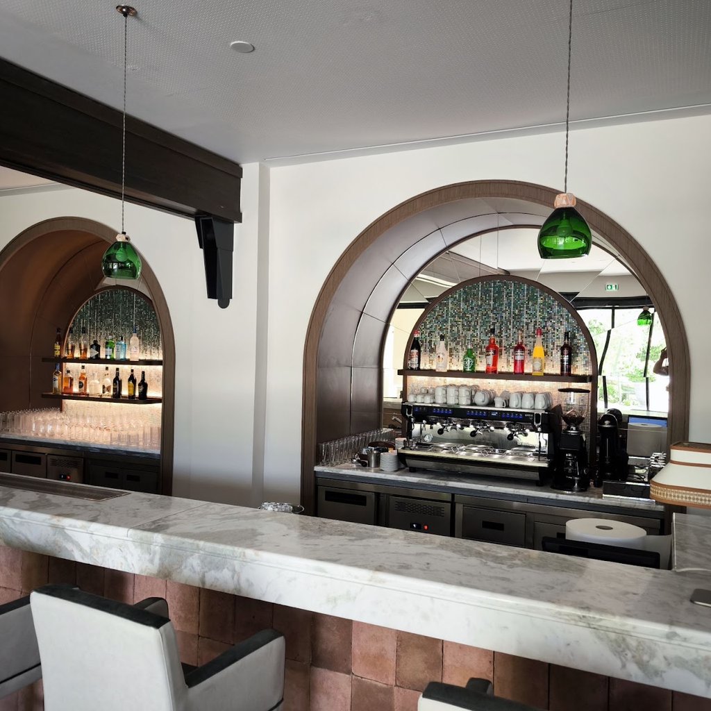 Μεταλλικό DayBar σε καμάρα με καθρέπτη extraclear ηλεκτροστατική βαφή AkzoNobel
