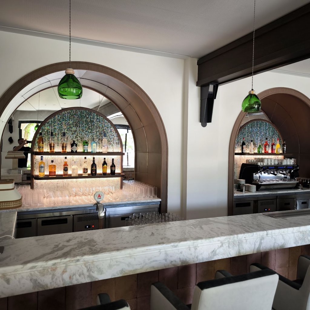 Μεταλλικό DayBar σε καμάρα με καθρέπτη extraclear ηλεκτροστατική βαφή AkzoNobel